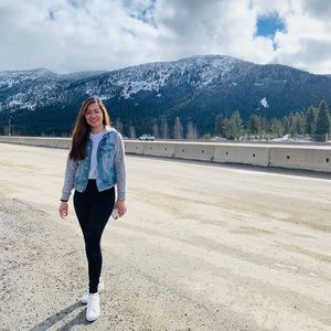 Meet your Posher, April